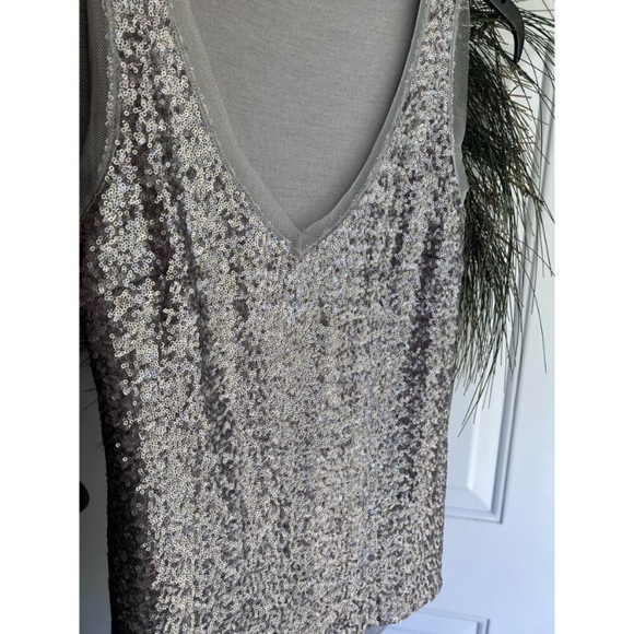 Jessica Simpson Sleeveless Sequin Top/Tank Size Small - Picture 4 of 12